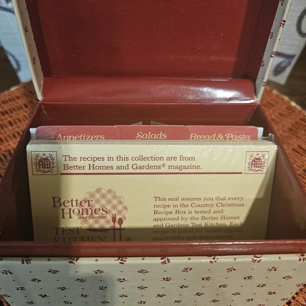 Avon 1982 Country Christmas Recipe Box With Sealed Recipe Cards